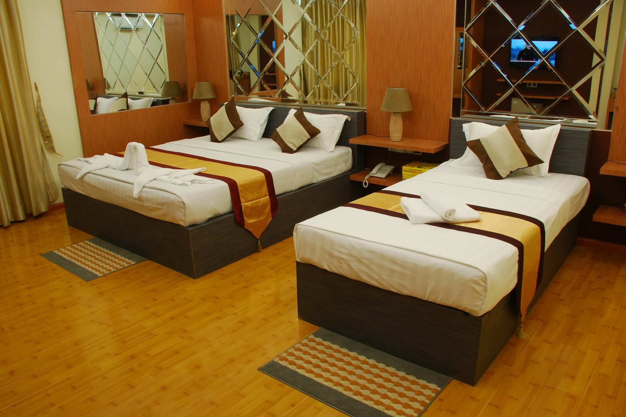 Hotel 72 Yangon Esterno foto