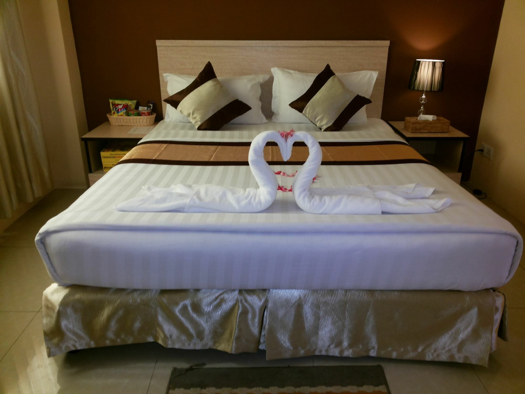 Hotel 72 Yangon Esterno foto